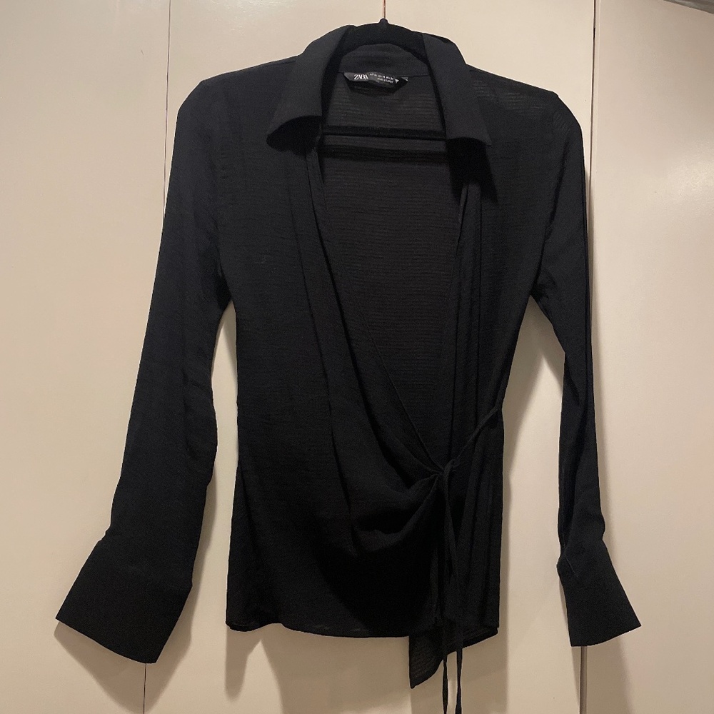 Zara black wrap long sleeve top size XS button sleeve going out top
